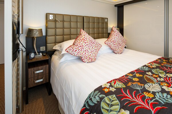 AmaWaterways AmaKristina Accommodation Suite 3.jpg